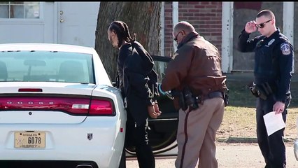 Скачать видео: FBI, Police Arrest a Dozen Suspects in Indianapolis Raids