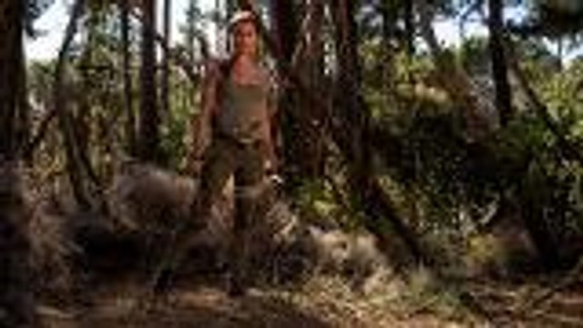 'Tomb Raider' Fans Defend Alicia Vikander After Criticism of Her Body | THR News