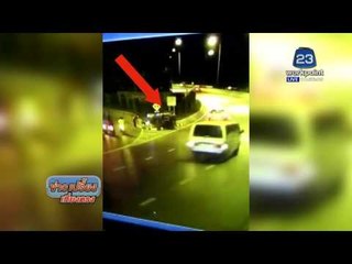 รถเก๋งชนตุ๊กตุ๊ก ขับหนีไม่รับผิดชอบ | ข่าวเปรี้ยงเที่ยงตรง | 19 เม.ย. 59