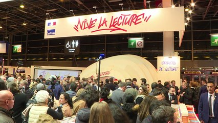 Macron inaugure l'édition 2018 du Salon du livre