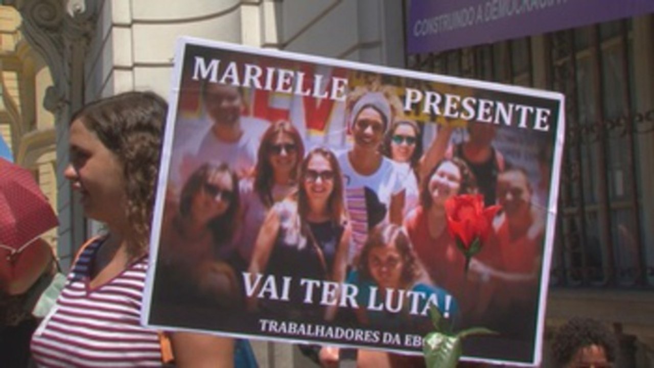 Multitud indignada despide a concejala brasileña
