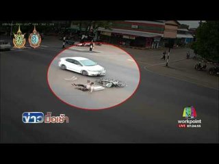 จยย เลี้ยวตัดหน้าเก๋ง ประสานงากลางสี่แยก l ข่าวมื้่อเช้า l 26 ส.ค.59