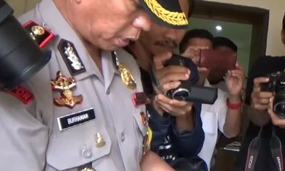 Polisi Segel Kantor Travel Shafa Marwah di Barru