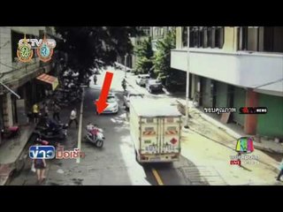 จอดจยย. ไม่ดับเครื่องเด็กซนบิดคันเร่งเสยสิบล้อ l ข่าวมื้อเช้า l 31 ส.ค.59