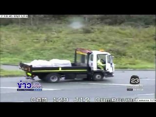 รถกระบะถอยชนรถคู่กรณีเละริมทางด่วนอังกฤษ l ข่าวเวิร์คพอยท์ (เช้า) l 1 ธ.ค.59