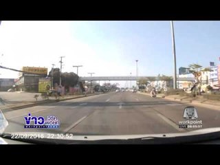 จยย เปลี่ยนเลนไม่ดูรถหลัง กระบะเสียหลักพุ่งข้ามเลนเจ็บ  l ข่าวเวิร์คพอยท์ (เช้า) l 21 ธ.ค.59