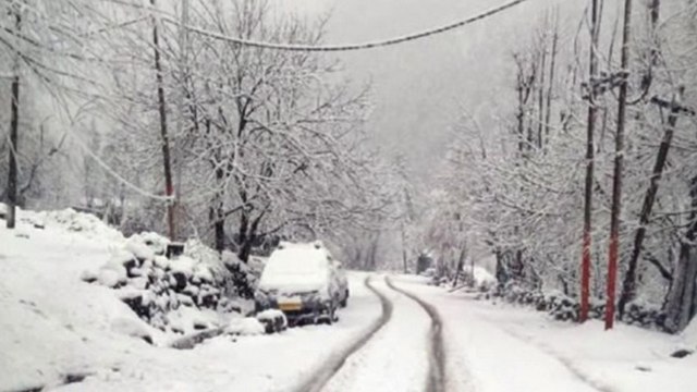 Snowfall in Pahalgam, Jammu and Kashmir, beautiful sight; Watch Video | Oneindia News