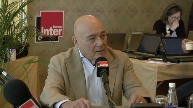 Vladimir Pozner : Une majorité de Russes croit que cela fait partie d'un dessein anti-Russe poursuivi par l'occident depuis des années
