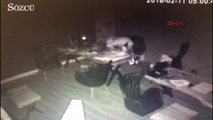 Güvenlik kamerasına takılan sürünen hırsızlar polis çıktı