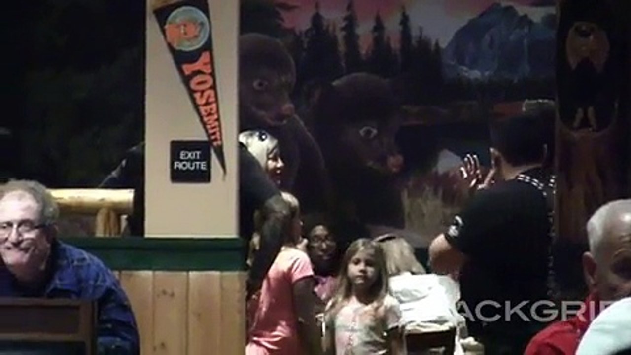 Tori Spelling Begged Jennie Garth To Reboot 90210: ‘She’s ONLY Doing It To Help Her’