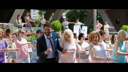 Canción "El hombre lapa" de la película "La tribu", con Paco León y Carmen Machi,