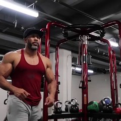 big bulge gym muscle