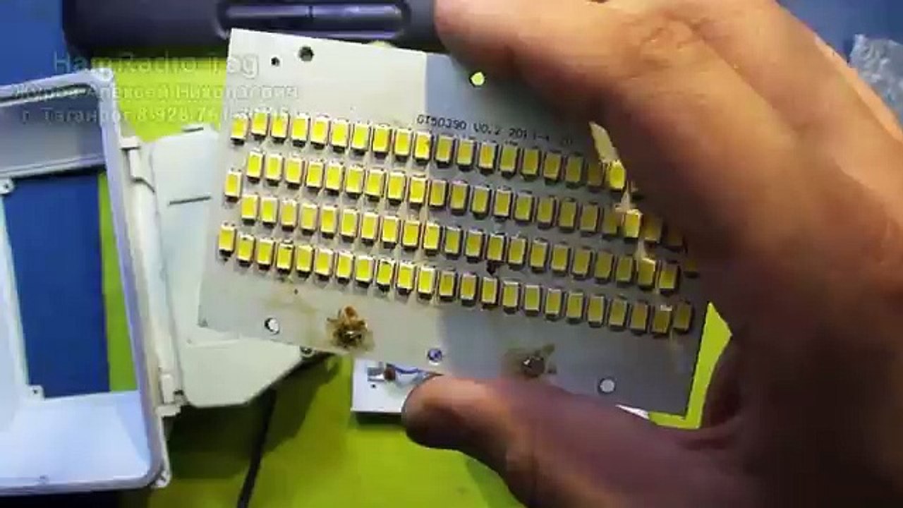 Ремонт светодиодного (LED) прожектора. Устраняем мигание после замены матрицы!