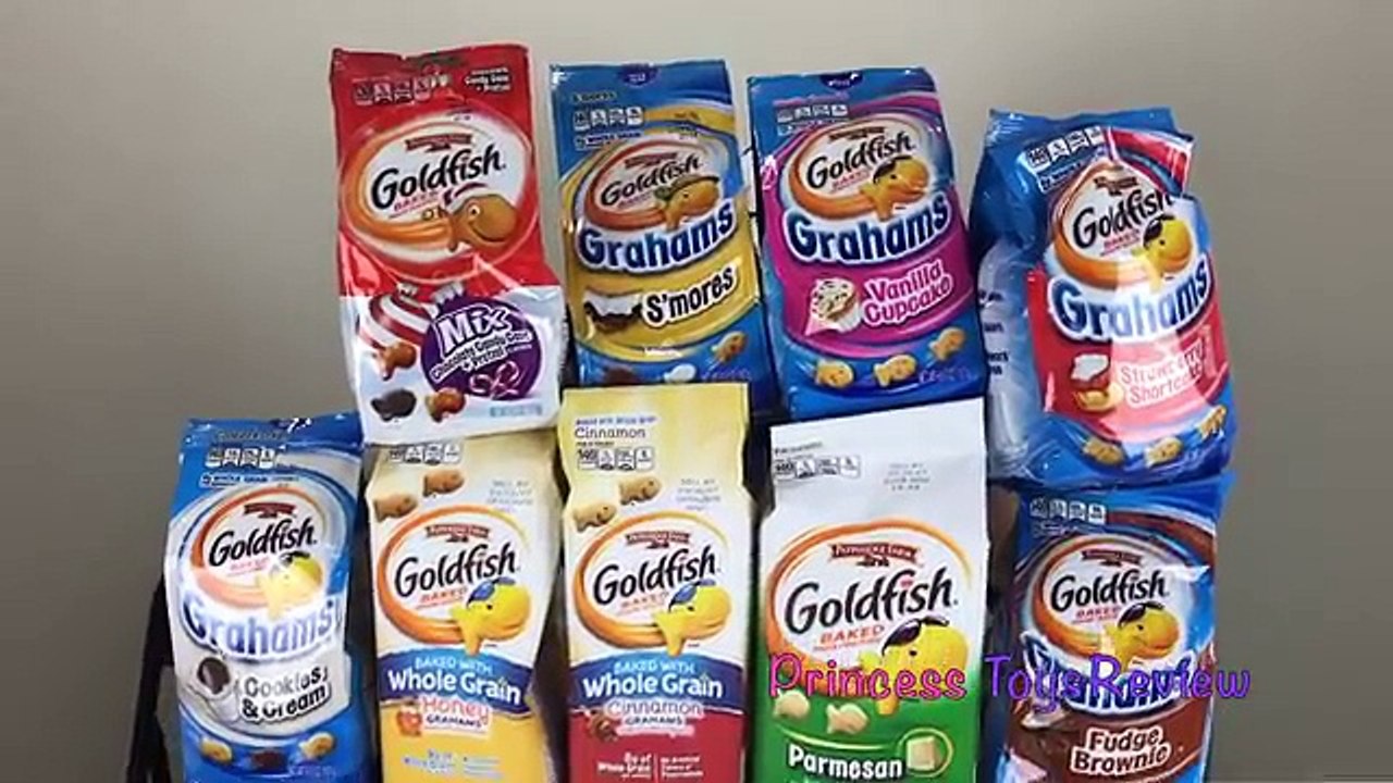 Goldfish Challenge! Crackers & Cookies Blindfold Taste Test Game 17 Flavors Princess Toysreview