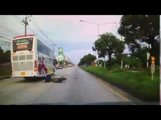 รถเก๋งชนท้าย จยย.นักเรียนรอดปาฏิหาริย์