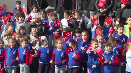 Öğrenciler 400 metrelik Türk bayrağıyla yürüdü - BURSA