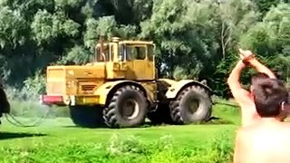 Как достать из речки трактор Кировец К-700? (18+)