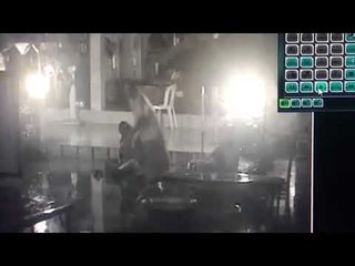 คลิปอุบัติเหตุ ! พระพยอมล้มหัวฟาดพื้น หามส่ง รพ. เย็บ 11 เข็ม