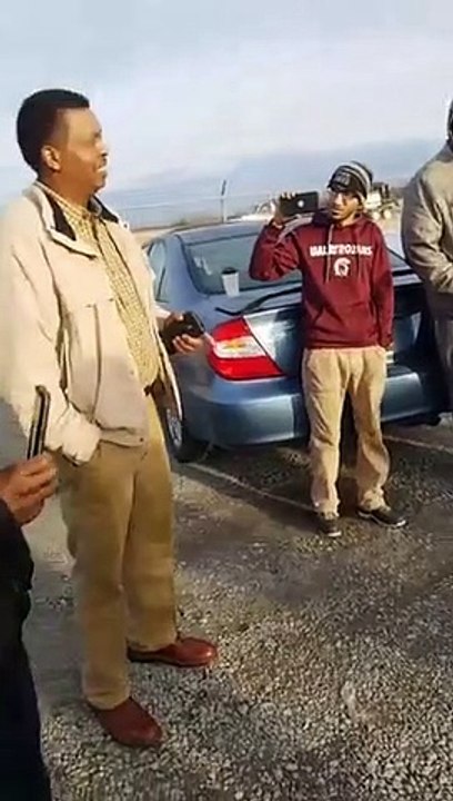 Ils font un beau cadeau à leur collègue qui marche toutes les nuits 17 km pour aller au travail... Regardez!