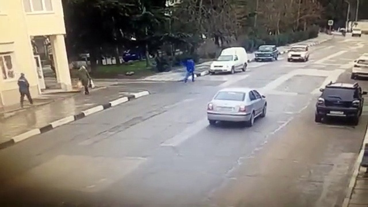 Cet automobiliste a-t-il fait exprès de renverser des cyclistes