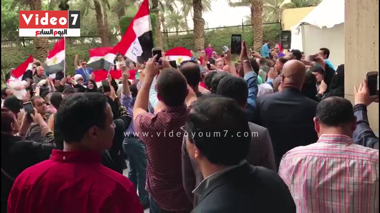 احتفال المصريين بجدة على أنغام " بشرة خير" أثناء تصويتهم بانتخابات الرئاسة