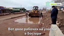 На Иссык-Куле до сих пор строят дорогу. А вот и рабочие, которые черпают воду с дороги лопатами. Зачем они это делают?  Все подробности в видео 