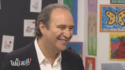 Xavier Niel interviewé par des enfants dans l'émission «Au tableau!» sur C8