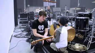 Shawn Mendes Performs With Two Fans For the Garden of Dreams Talent Show