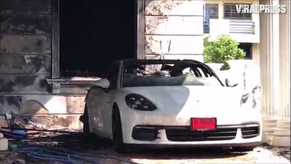 Porsche Panamera Battery Catches Fire