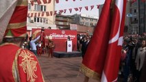 Maltepe'de vatandaşlara ekmek ve üzüm hoşafı dağıtıldı