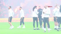 Galatasaray Taraftarı Derbi Öncesi Son İdman İçin Tt Stadyumu'nda - 1 Hd