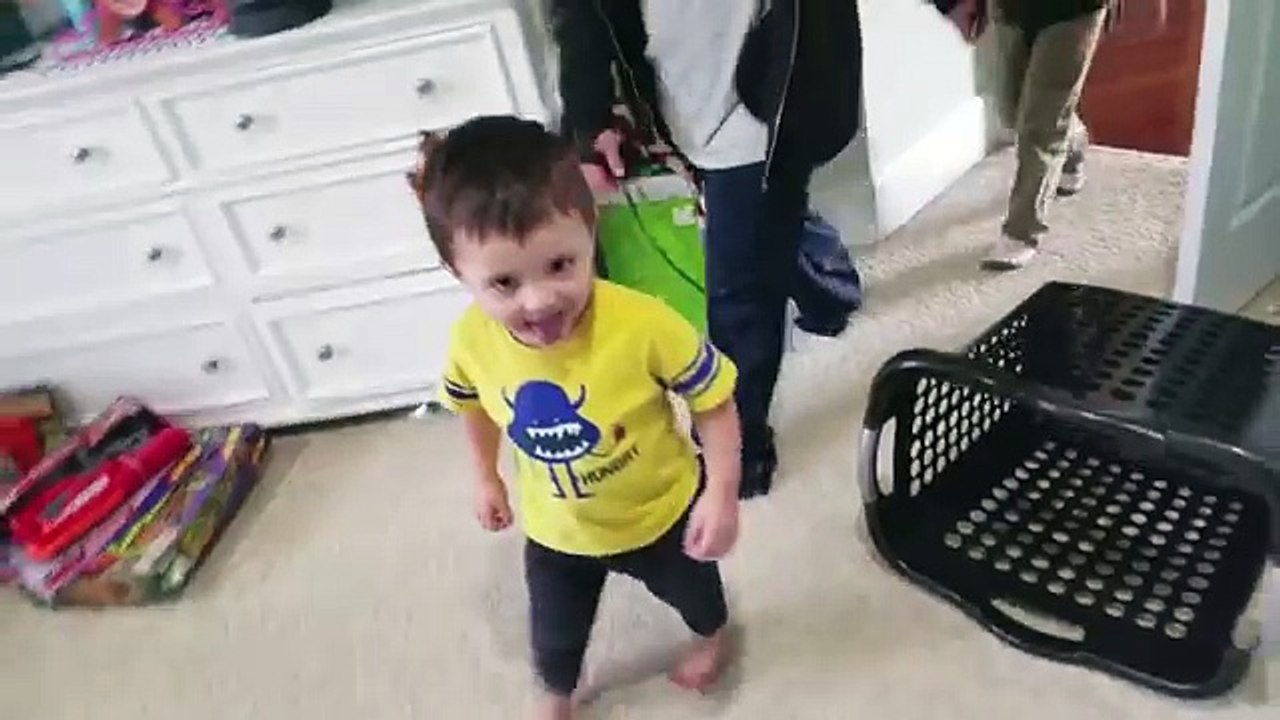 FUNnel Vision Wall Decals Vlog & Skit ! BAD PARENTAL ADVICE!! + BEST REACTION 4 WORST SURPRISE GIFT!