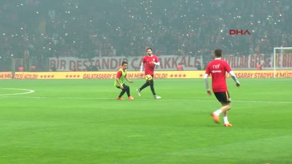 Galatasaray Taraftarından Derbi Öncesi Coşkulu Destek! - 3 Hd