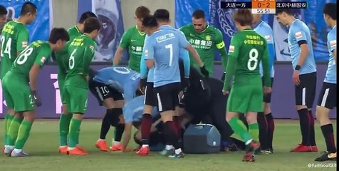Nico Gaitán se desploma en mitad de un partido de la liga china
