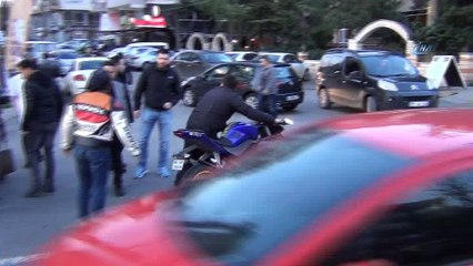 Otomobile çarpan motosikletli yaralandı