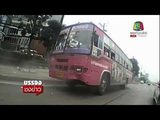 สาวขับเก๋ง โดนรถเมล์ซิ่งเสยตูด โชว์ผู้โดยสาร l บรรจงชงข่าว l 6 ก.พ.61