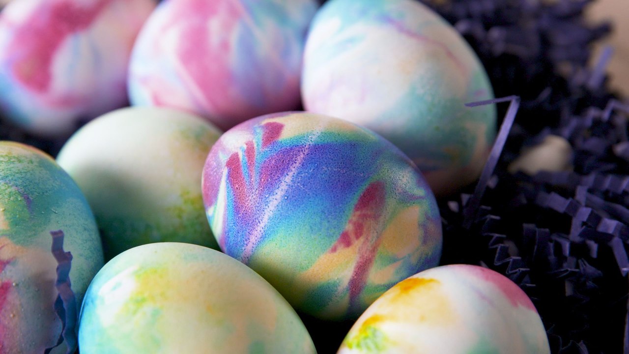 This Egg Dying Method Is Seriously Genius