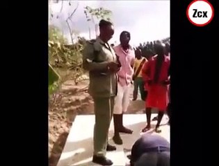 Horrible  pour devenir riche, un homme enterre sa petite amie vivante. Regardez ! (vidéo)