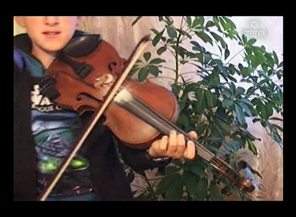 4  KIKI SVIRA KOLO