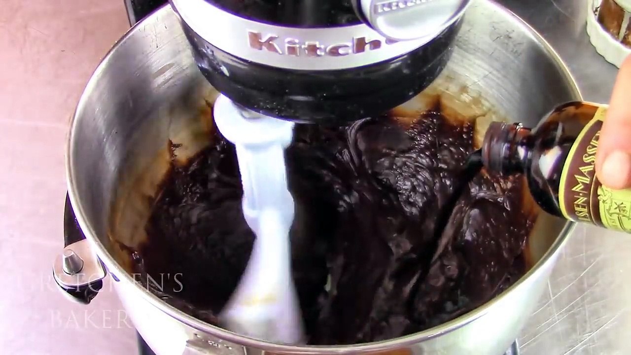 Peanut Butter & Fudge Stuffed Cupcakes || Gretchens Bakery