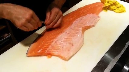 Corte y despiece del salmón al estilo japonés por David Juarez de Restaurante Tsunami
