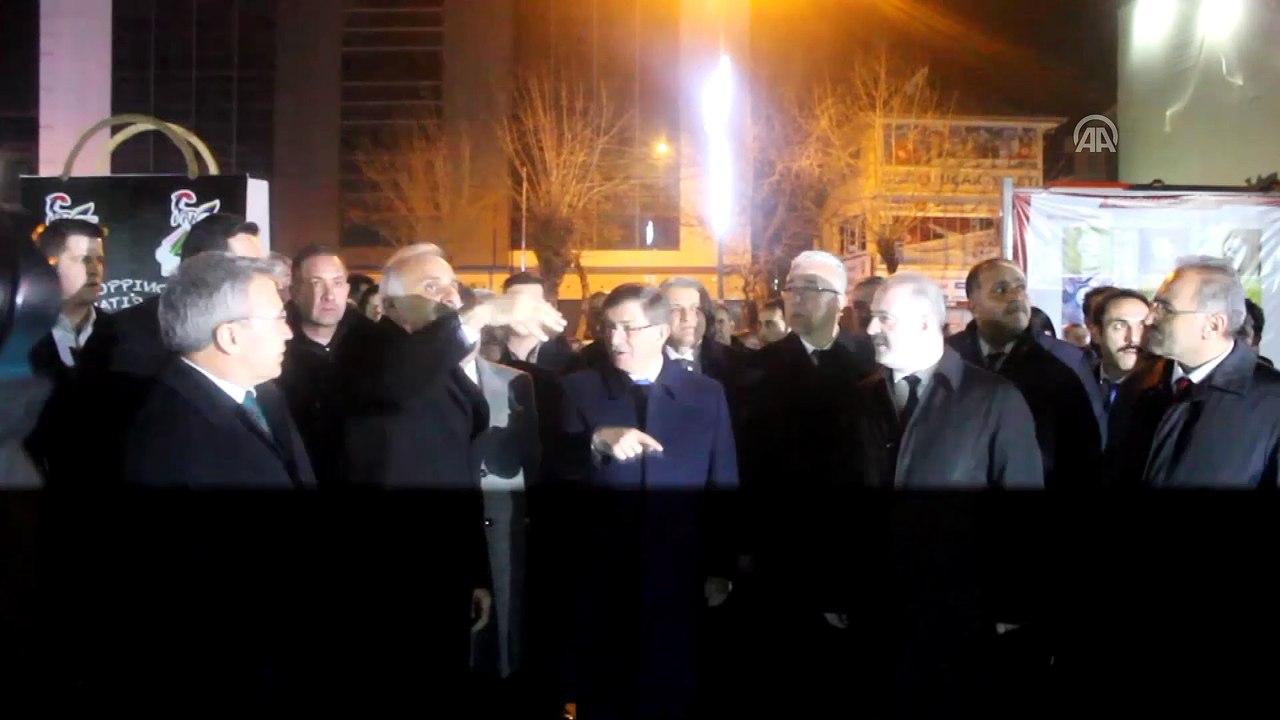 Eski Başbakan Davutoğlu Van'da