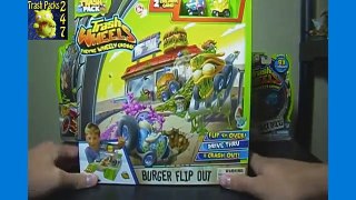 Opening a Trash Wheels Burger Flip Out Playset of Trash Pack with 2 Exclusive Cars