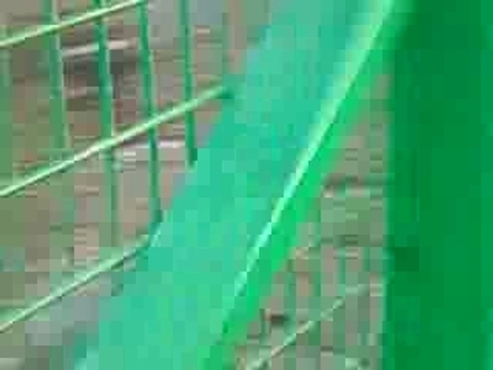 Saut dan une boite mcdo