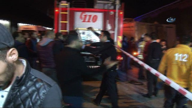 Sebze yüklü kamyonet park halindeki kamyona arkadan çarptı: 1 ölü