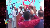 shoe was thrown at prime minister Nawaz Sharif during live speech