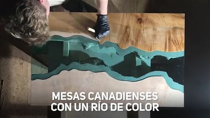 Mesas de madera recicladas con un río de color