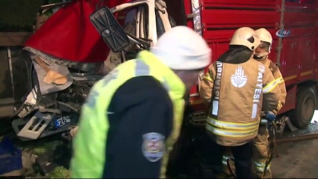 E 5'te Feci Kaza! Kamyonet, Kamyona Arkadan Çarptı:1 Ölü