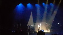 Sylvie Vartan chante en duo virtuel avec Johnny Hallyday