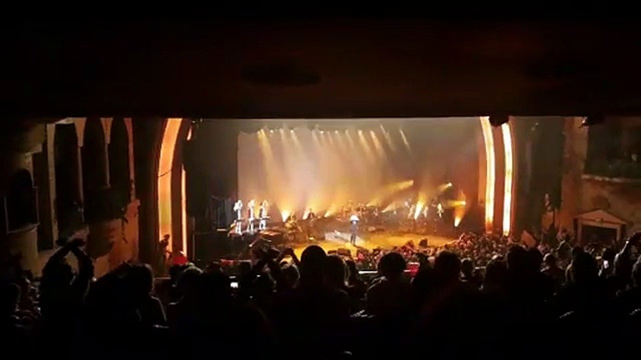 Sylvie Vartan rend hommage à Johnny Hallyday